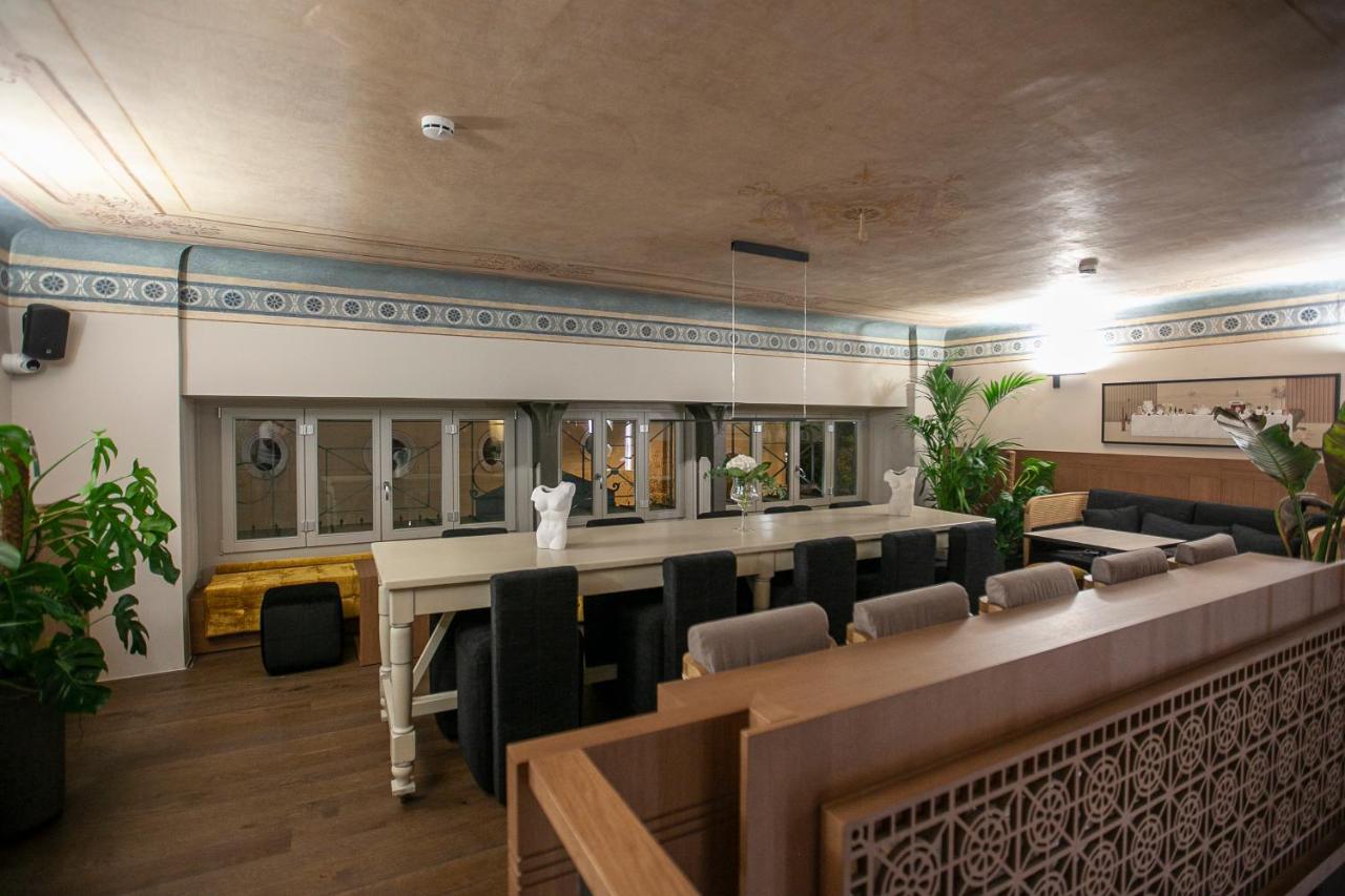 1890 & (adults Only) 4*